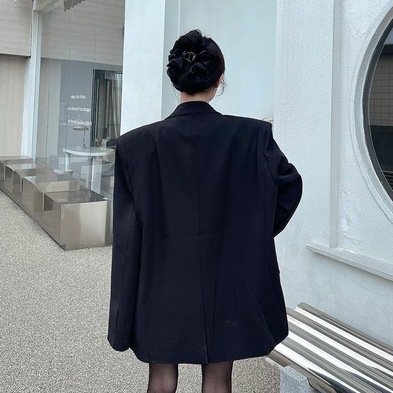 Jaqueta preta feminina, Blazers de almofada de ombro, Decoração de botão de metal, Terno solto