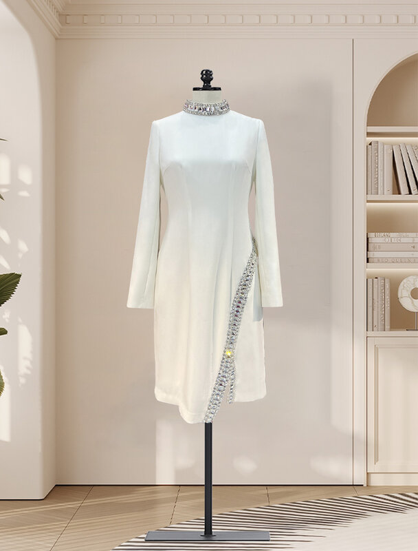 Schneider geschäft benutzer definierte Rundhals ausschnitt diagonale Kante mit Diamant Pailletten beige Kleid