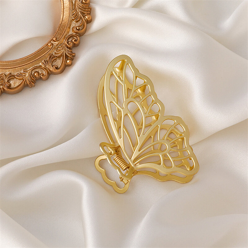 Korean Style Fashion Hollow Butterfly Hair Claws Alloy Beautiful Golden Butterfly Hair Clips For Women Simple Hair Accessories
