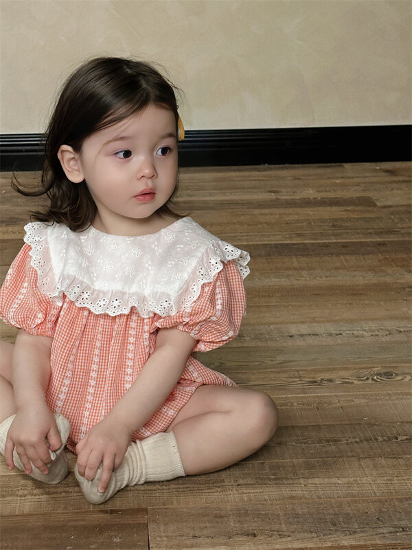 2024 여름 신생아 소녀 레이스 라펠 격자 무늬 반팔 바디 수트, 유아 패션, 얇고 느슨한 원지 유아 롬퍼, 아이 옷