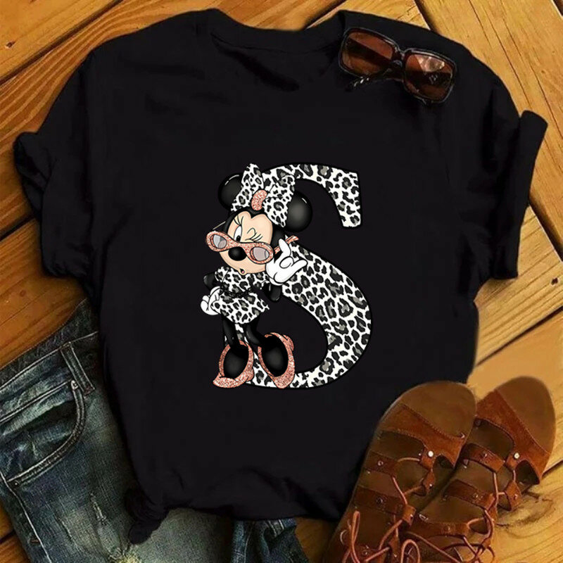 Disney เสือดาว Minnie Mouse A-Z 26ตัวอักษรภาษาอังกฤษเสื้อยืดผู้หญิงแขนสั้นสีดำเสื้อ Tee เสื้อผ้าสำหรับผู้หญิง