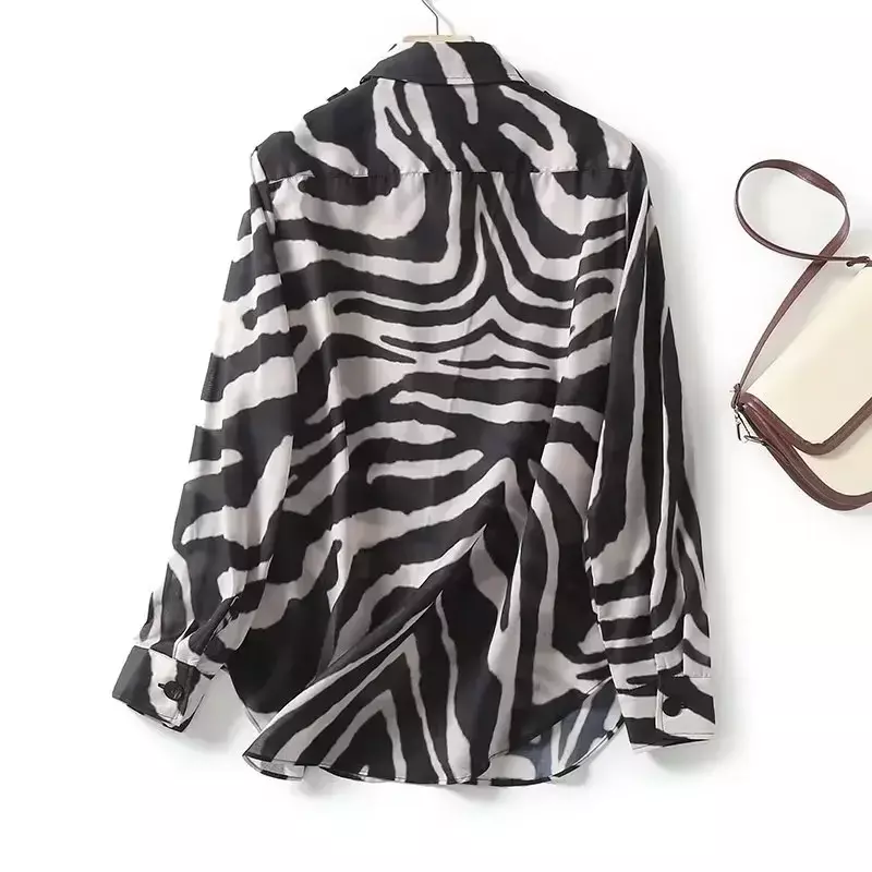 Blus lengan panjang wanita, atasan trendi berkancing lengan panjang Retro motif Zebra kasual lembut 2023 untuk perempuan.