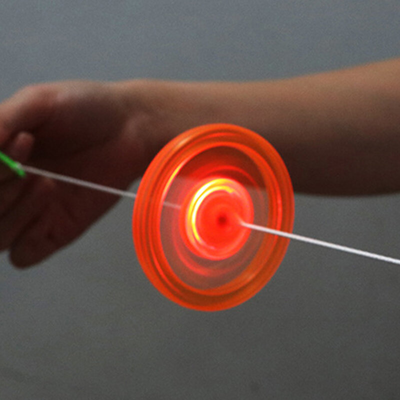 1 Buah Garis Tarik Flash Roda Gila Led Roda Api Panas Roda Gila Cahaya Peluit Mainan Klasik Kreatif untuk Anak-anak Hadiah Warna Acak