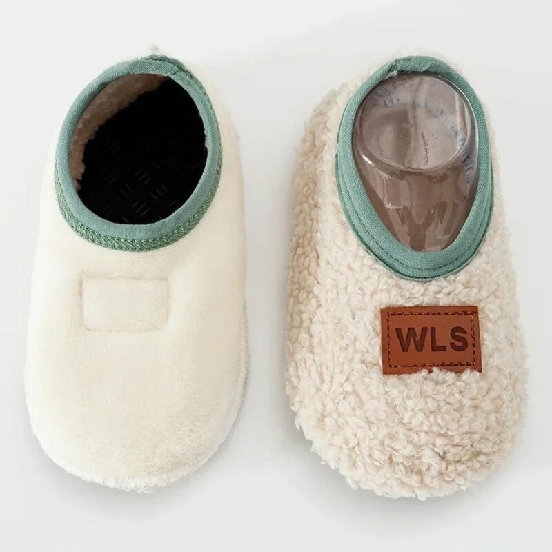 Weiche Baby Hausschuhe Mode Kinderschuhe warme Plüsch Boden Socke niedlichen Cartoon Anti-Rutsch-Wanderschuhe Winter