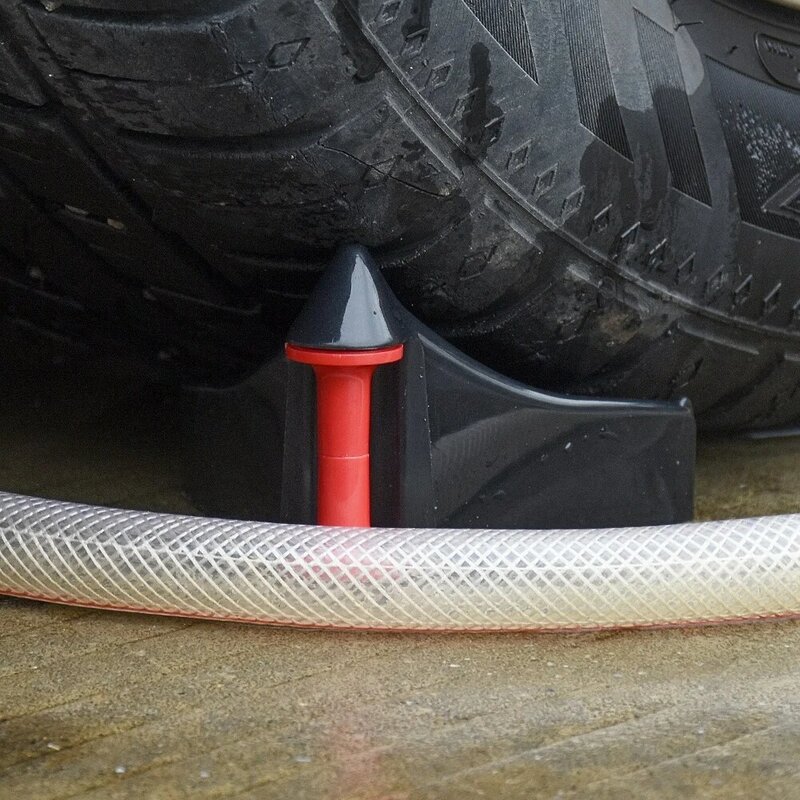 Guias de mangueira Rolha para o pneu de carro, Impedindo Car Wash Mangueira, Preso sob os pneus, para todos os tipos de rodas, 4pcs por conjunto
