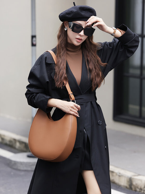 Design minimalista di nicchia, borsa a mezzaluna a forma speciale, borsa semicircolare, borsa da donna per ascelle, borsa a tracolla in pelle, borsa a tracolla in pelle
