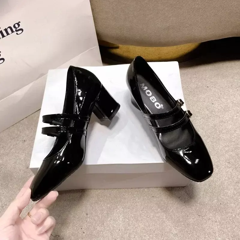 Sepatu untuk wanita 2024 musim semi baru mode gesper kulit paten gaun Mary Jane sepatu hak tinggi Retro Pumps wanita Zapatos Mujer