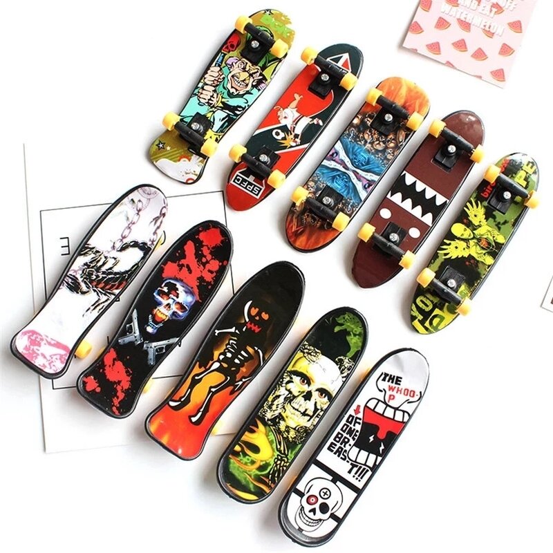 1pc Mini Finger Skateboarding Fingerboard Toys Finger Scooter Skate Boarding Classic Chic Game Boys Desk Toys For Children Gift