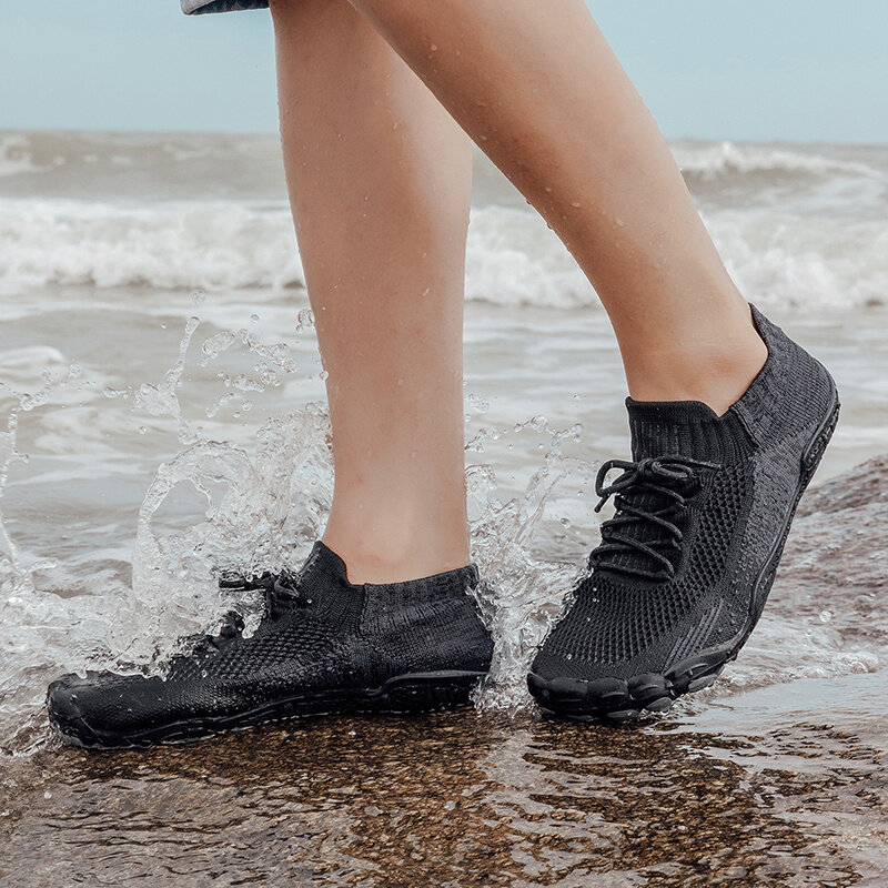 Zapatos de agua de punto para hombre y mujer, calcetín transpirable amarillo a la moda, zapatillas antideslizantes para exteriores y playa, 2024