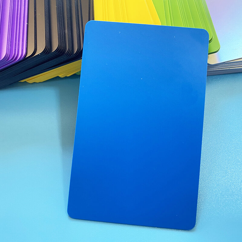 13,56 MHz NFC 215 leere farbige Kunststoff-PVC-RFID-Smart-Social-Media-Digital-Business-Kontaktlose-Social-Recognition-Karte