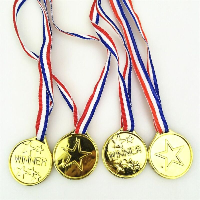 10 stücke Kinder Kinder Gold Plastik Gewinner Medaillen Sport Tag Party Tasche Preis Auszeichnungen Spielzeug für Kinder Party Spaß