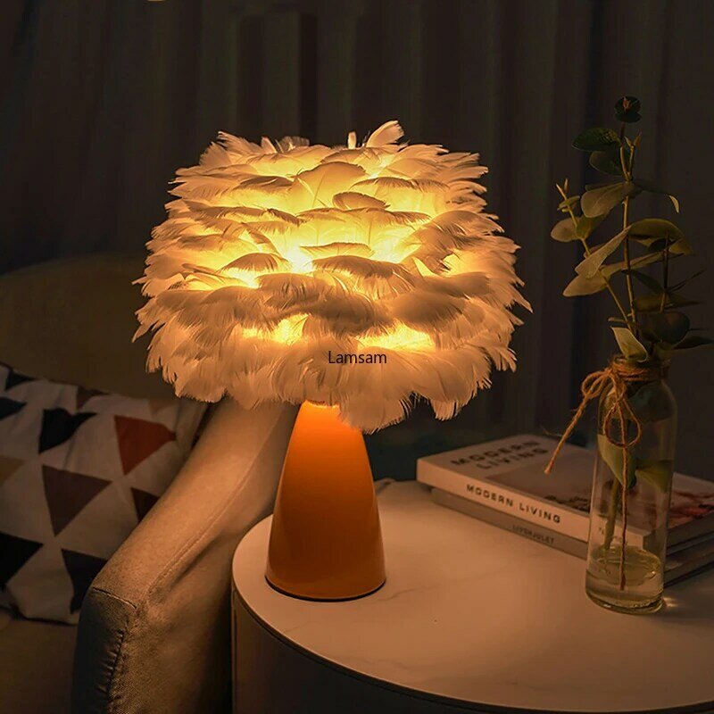 Lampada creativa con piume lampada da scrivania decorativa in ceramica luce notturna a LED USB per camera da letto soggiorno Cafe Hotel decorazione natalizia