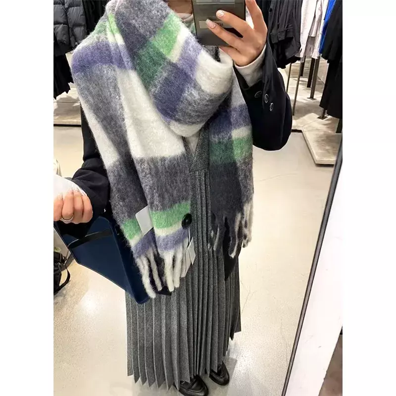 Женский шарф, Мягкая универсальная модная теплая длинная шаль в контрастную полоску с кисточками