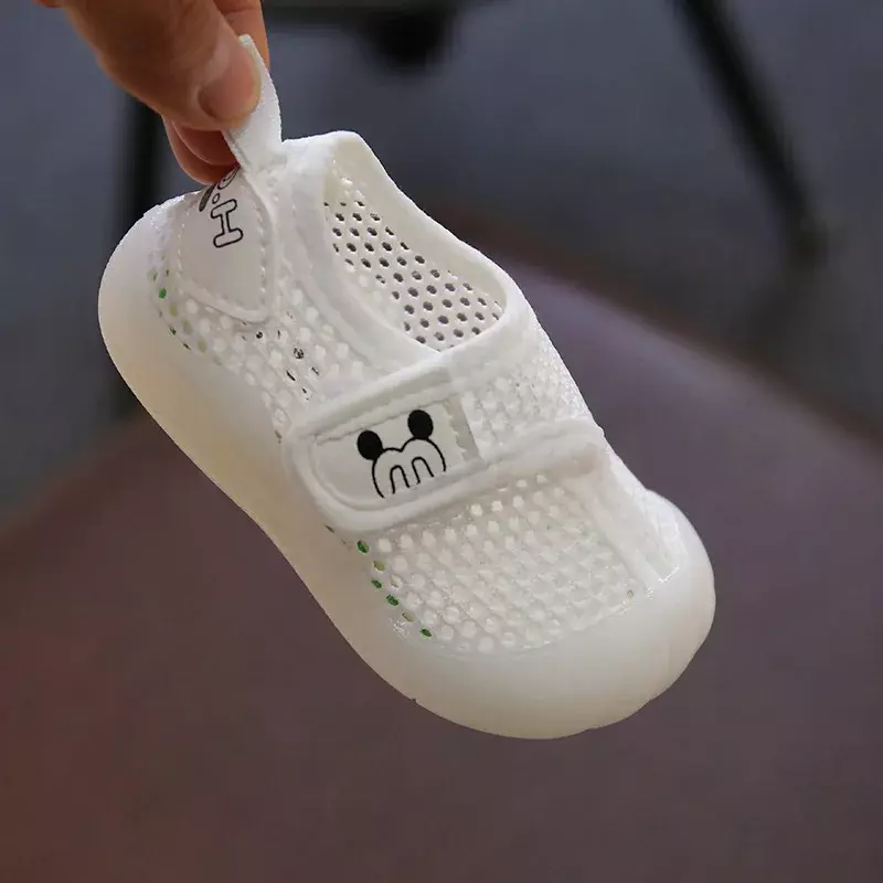 Sepatu jaring bayi laki-laki, sneaker anti selip bernafas bayi perempuan, jalan pertama kali berjalan