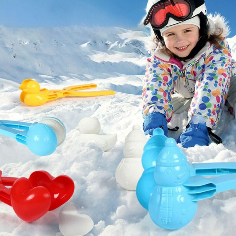 Mainan salju musim dingin plastik klip anak, alat pembuat bola salju bentuk sepak bola warna acak lucu