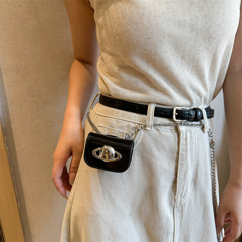 กระเป๋าพาดลำตัวสำหรับผู้หญิงหนัง PU ขนาดเล็ก2024สายรัดข้อมือยาวสีทึบมีคุณภาพสูงกระเป๋าสะพายคาดเอวได้แบบสายโซ่