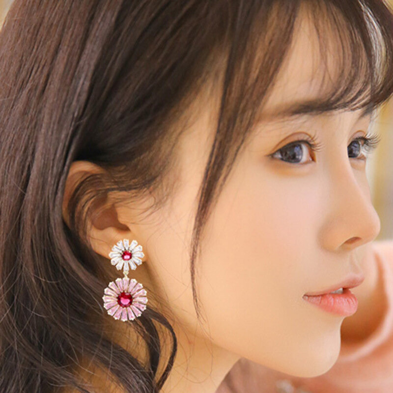 แนวโน้มหรูหราเพชรสังเคราะห์ดอกไม้ Daisy Dangling ต่างหูรูปหยดน้ำสำหรับสาวงานแต่งงานทุกวัน Party MODE Korea เครื่องประดับของขวัญ