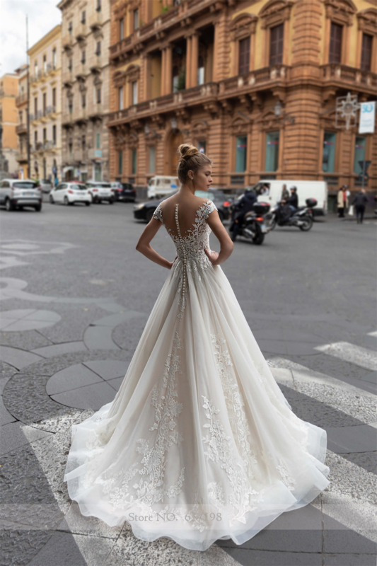 Elegant Tank Appliques Lace Tulle Wedding Dress Sleeveless A-line Court Illusion Wedding Gowns for Bridal robe de mariée