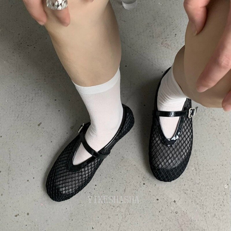 2024 여름 패션 섹시한 그리드 샌들 플랫 여성 신발 디자인 발레 플랫, 라운드 토 버클 스트랩 펌프스, 럭셔리 디자이너 신발