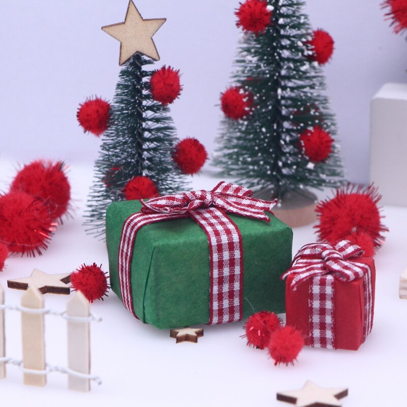 Rumah boneka dekorasi Natal pintu Elf karangan bunga anggur kotak hadiah pohon Mini kotak hadiah pagar kotak surat mainan peri Model miniatur adegan peri