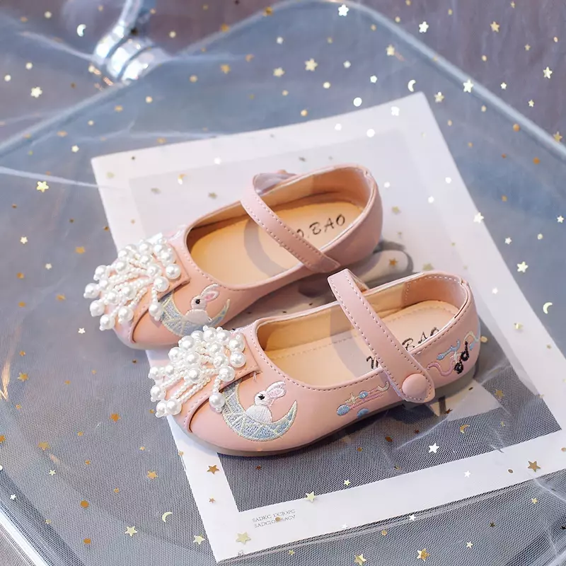 Zapatos planos de cuero con bordado de perlas para niñas, calzado de vestir informal, Hanfu, rendimiento de princesa, primavera y otoño