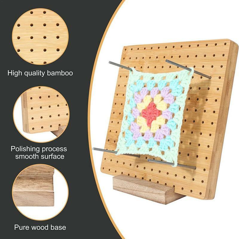 手編みの木の板,穴のある四角いかぎ針編みのかぎ針編み,ブロックマット,編み物