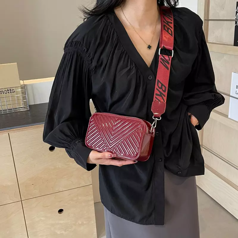 Bolso pequeño y bonito de cuero PU para mujer, bandolera de diseñador, Color sólido, moda coreana, 2024