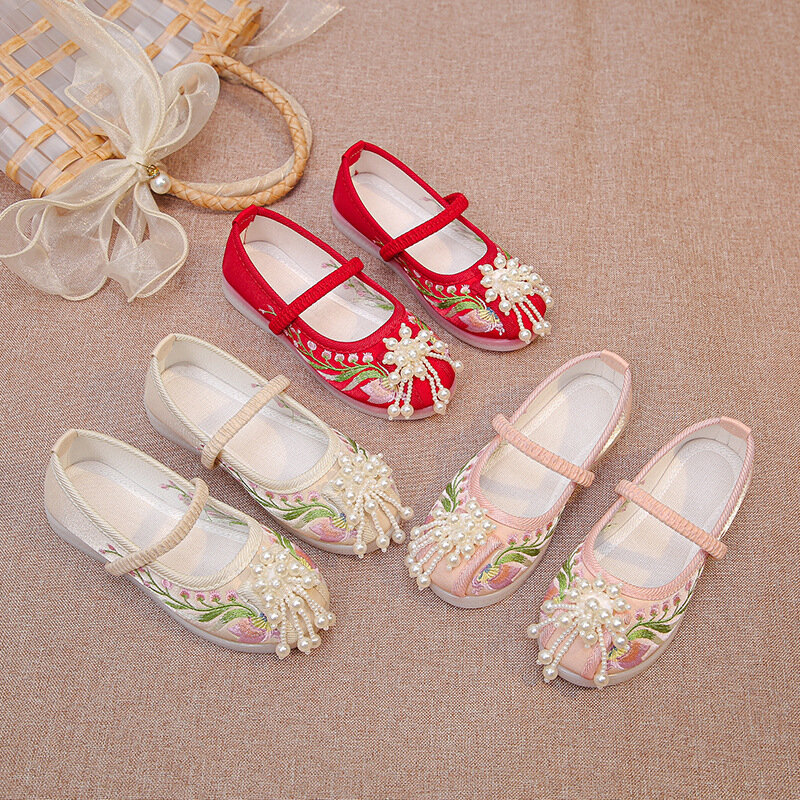 Sepatu dansa manik-manik mutiara bordir anak perempuan sepatu kain anak-anak tradisional sepatu balet putri Tang Hanfu untuk anak perempuan sutra buatan tangan