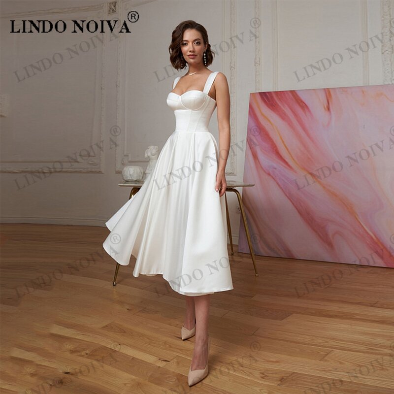LINDO NOIVA 섹시한 연인 짧은 웨딩 드레스, 2023 민소매 심플 신부 가운, 현대 미드 카프 새틴 신부 드레스