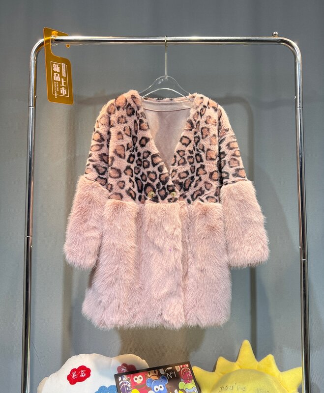 Europejski modne futro z norek zamszowy futrzany płaszcz damski nowy jesienno-zimowy kontrastowy kolor lamparta luźne płaszcze z długim rękawem z norek