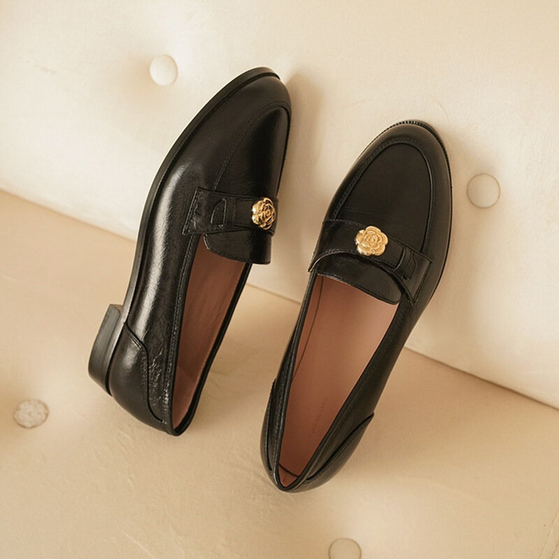 Chaussures plates en cuir à tête ronde de style britannique Camellia Love Ald-on, mode printemps, nouveau, 2024