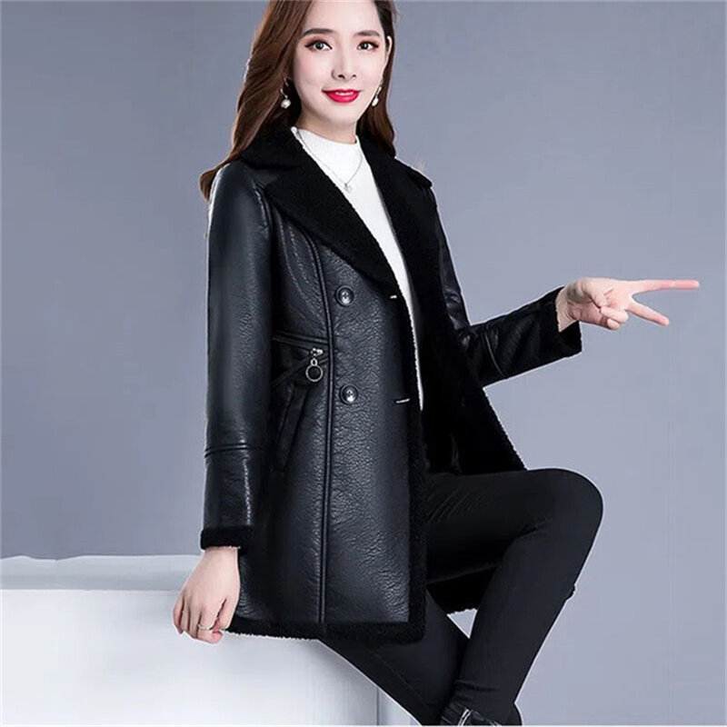 Кожаное женское пальто, зимнее пальто 2022, средней длины, с бархатным утеплителем, облегающие кожаные волосы, кожаная женская куртка
