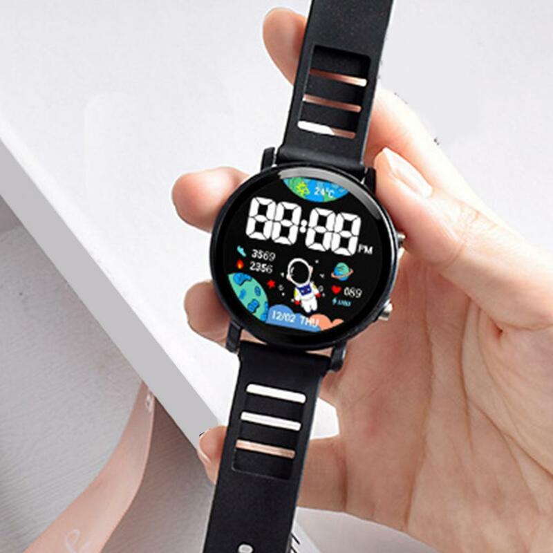 Jam tangan Digital jam tangan olahraga LED anak silikon waktu akurat tampilan Font besar tahan air untuk anak laki-laki dan perempuan jam tangan tali silikon