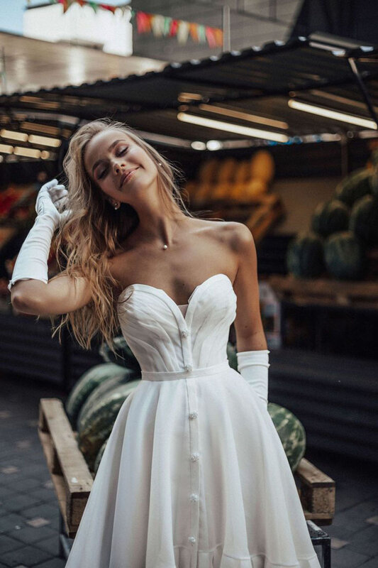 Lsyx Strapless Organza Vestidos De Casamento A Linha Plissado Ruffles Jardim Noiva Vestido Sleeveles Backless Blet Botão Vestido De Noiva