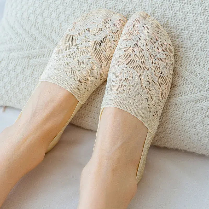 Calcetines tobilleros invisibles antideslizantes para niñas, calcetín corto de encaje con flores, estilo japonés, moda de verano, novedad