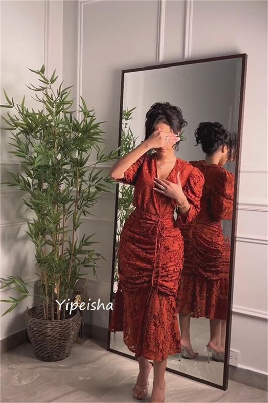Yipeisha 정교한 패션 포멀 드레스, 브이넥 인어 셔레드 앙케 길이 스커트, 레이스 이브닝 드레스