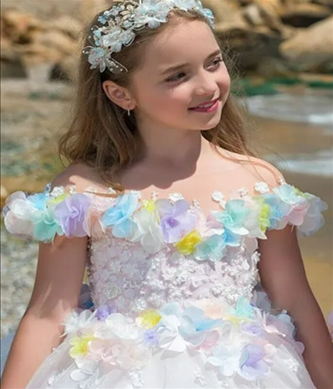 Biała tiulowa bufiasta dziewczęca sukienka w kwiaty na ślub kolorowa aplikacja płatkowa z odkrytymi ramionami dla dzieci pierwsza sukienka na przyjęcie urodzinowe eucharystyczna