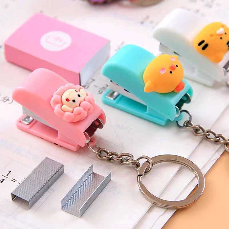 Stapler hewan Mini lucu kreatif portabel, gantungan kunci mesin pengikat buku, perlengkapan sekolah, aksesori kantor, hadiah alat tulis