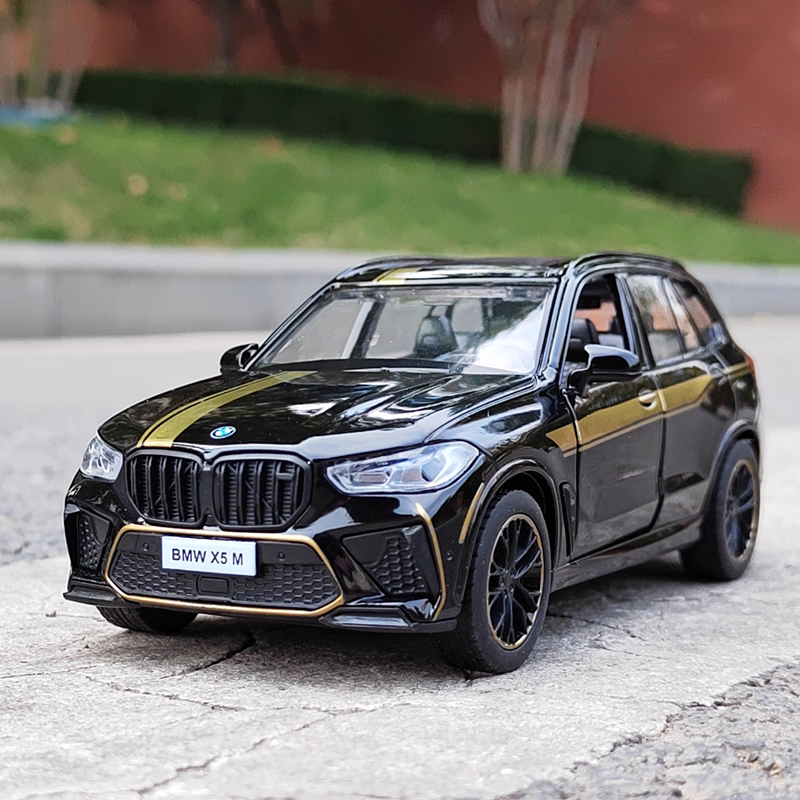 Caipo 1:32 BMW X5M X5 SUV Model Campuran Mobil Mainan Diecast Casting Tarik Kembali Suara dan Cahaya Mobil Mainan untuk Kendaraan Anak-anak