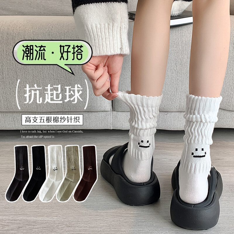 ถุงเท้าสตรีแบบใหม่สำหรับฤดูใบไม้ผลิและฤดูใบไม้ร่วงถุงเท้ายาวปักลายสีดำและสีขาวสำหรับฤดูร้อน