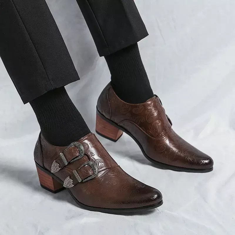 Новые мужские туфли на высоком каблуке, повседневная кожаная обувь с ремешками для мужчин, универсальная мужская обувь для парикмахера, мужские слипоны, мужские лоферы
