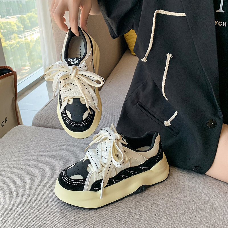 Zapatos blancos de suela gruesa para mujer, zapatillas deportivas informales con diseño de nicho Retro que combinan con todo, tendencia Ins, primavera y otoño, 2022