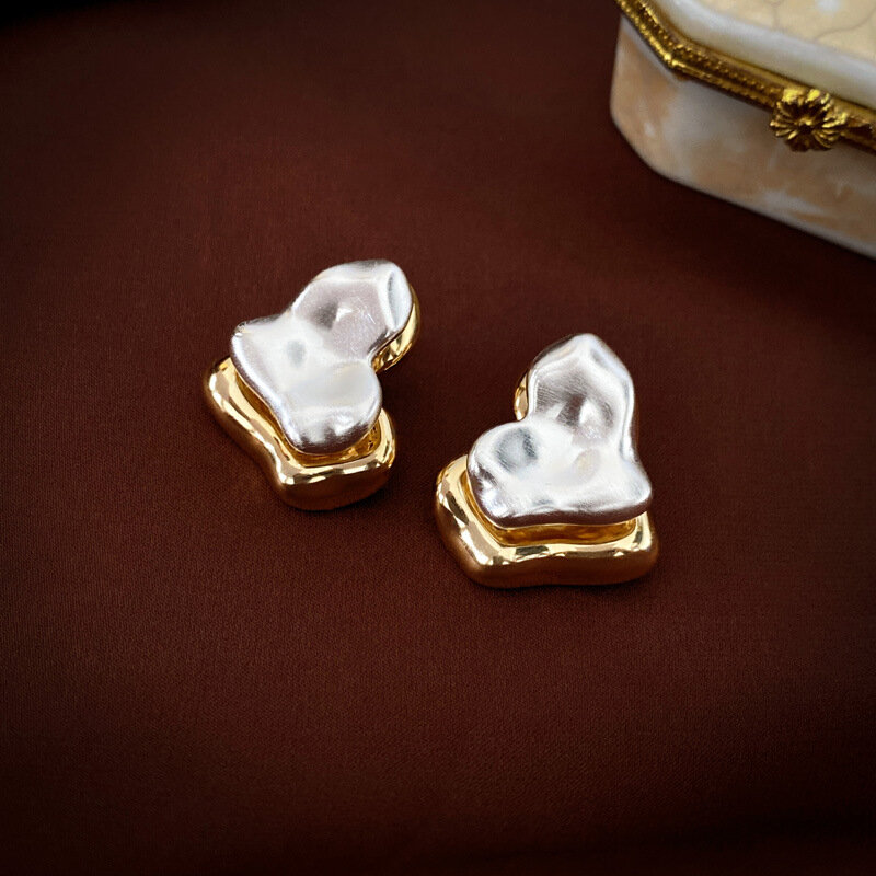 Perhiasan modis anting-anting kancing hati sambungan logam depan belakang dua warna bergaya Vintage untuk hadiah pesta wanita ﻿