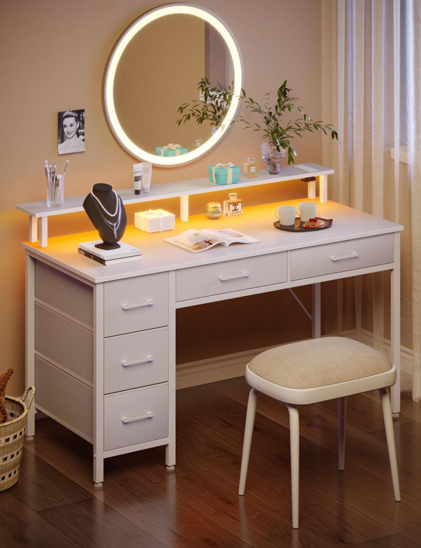 Siedemnastowalne biurko komputerowe z gniazdkami i lampką LED, 47-calowe biurko do pracy w domu z 5 szufladami