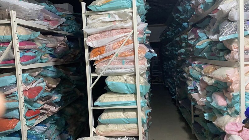 Pabrik menerima pesanan untuk pemrosesan dan produksi sweater, selimut, berbagai aksesoris, dan pesanan minimum satu
