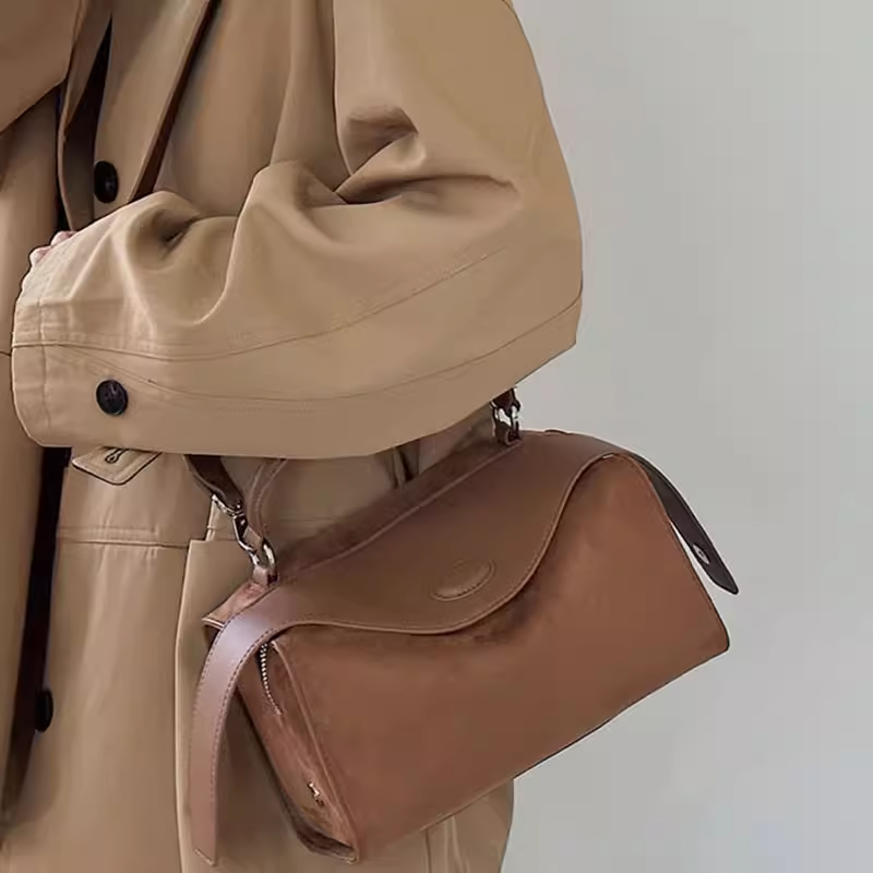 Tas selempang kulit asli wanita, kapasitas besar warna Solid tas sadel serbaguna trendi