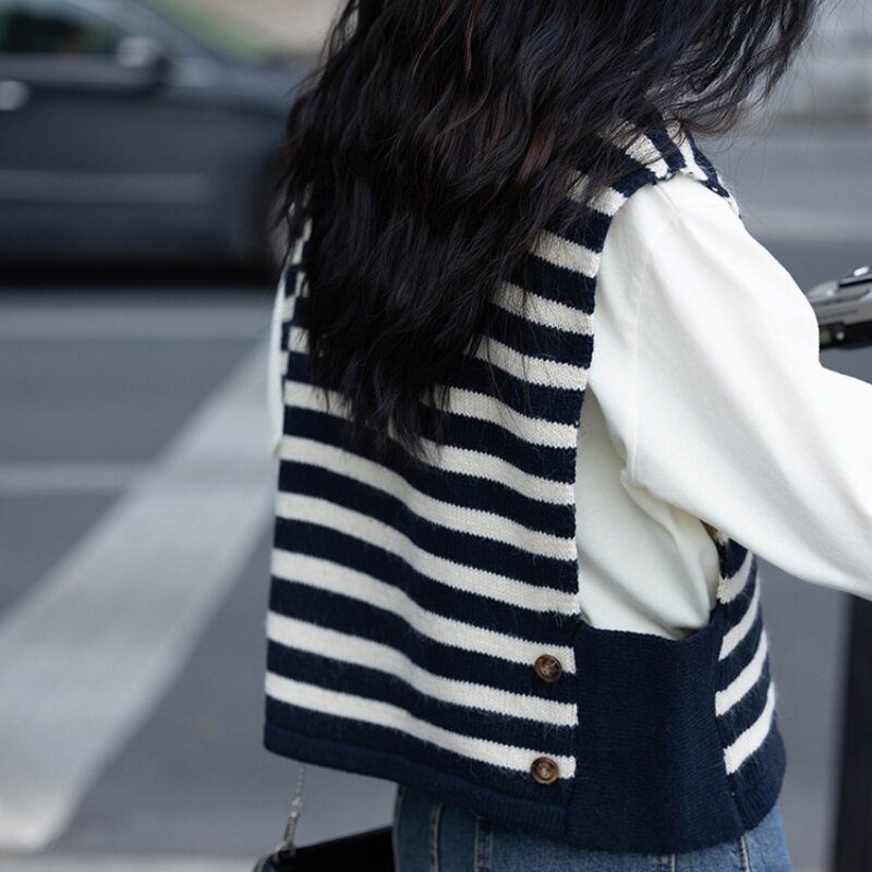 Женский полосатый жилет с лацканами, изысканный пуловер без рукавов из искусственной шерсти во французском стиле, Вязаный топ на весну