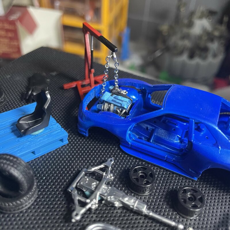 1:64 GTR r34 Modified RB26 Engine Car Garage Repair Scene Diorama