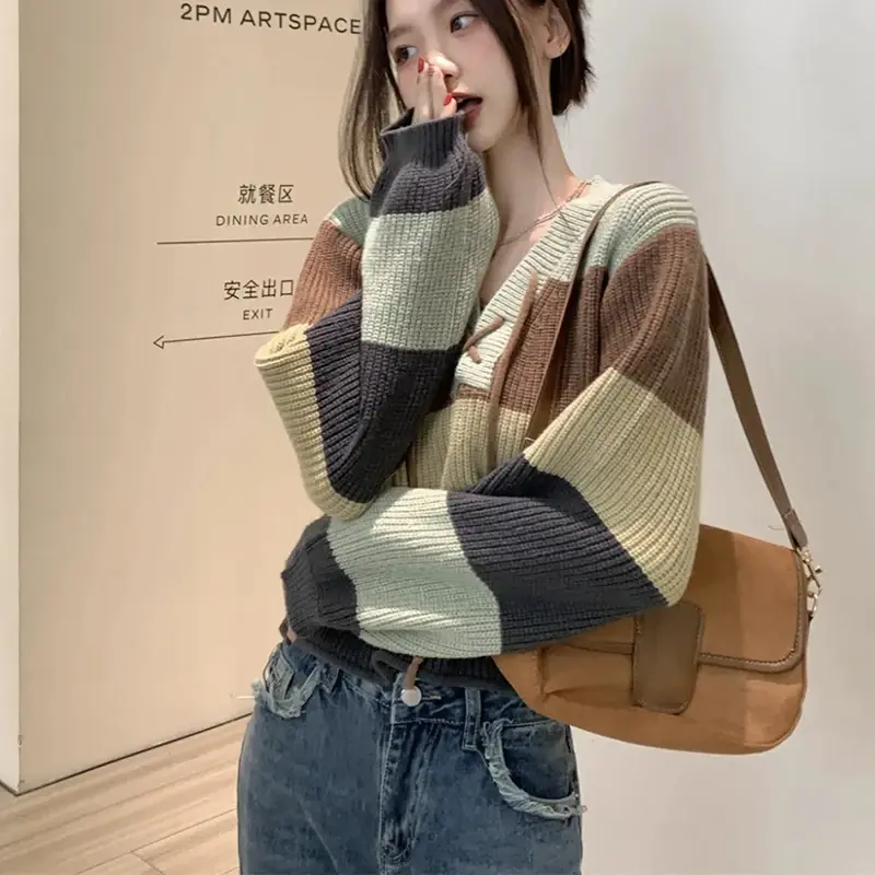 2024 new Women Autumn Loose Knitwear Contrast Lace-Up V-Neck Sweater Ladies Preppy Style Basic Long Sleeve Knitted Pullovers