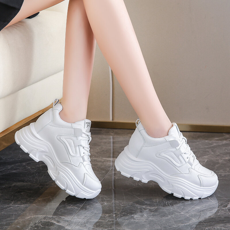 Białe damskie trampki na platformie 2023 jesienna koronka grube buty sportowe kobieta Pu skórzane oddychające buty do chodzenia damskie